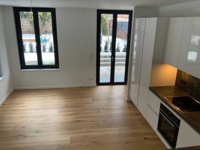 Charmante Maisonette-Neubauwohnung mit Terrasse und Einbauküche ( sowie Stellplatz bei Bedarf)