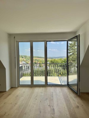 ***einzigartiger Blick - 2 ZKB Galeriewohnung - Balkon***