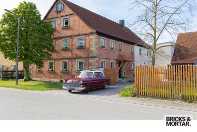 Sanierte Hofstelle mit Scheune, Garagen und Wiese