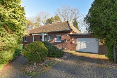 Bungalow mit Garage, Terrasse und Teich in Sackgassenlage**