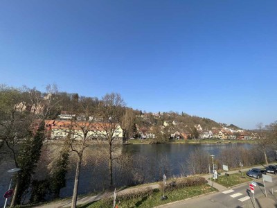 Exklusive Lage am Neckar - möblierte Traumwohnung mit Balkon, EBK, Klimananlage uvm. im DG