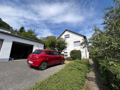 Gepflegtes 2 Fam.-Hs. mit vermieteter ELW -210 m² + 3 Garagen in Grünlage SWA-Hettenhain € 435.000,-