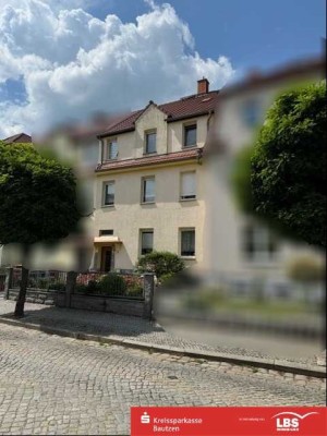 Wohnhaus mit drei Wohnungen