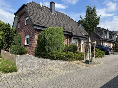 Modernes Klinker-Einfamilienhaus mit großem Garten
