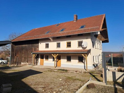 Freies ehem.ldw Anwesen, Resthof mit einer Wohnung und genehm. Neubau von 3, Zwei-Zimmer Wohnungen.