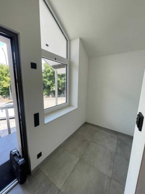 Neuwertige Wohnung mit einem Zimmer sowie Balkon und EBK in Kirrweiler (Pfalz)