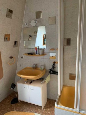 Gepflegte 1-Zimmer-DG-Wohnung mit Einbauküche in Stuttgart-Zuffenhausen
