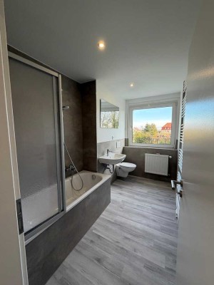 Große 4-Zimmer Wohnung in grüner Umgebung mit Garten und Garage