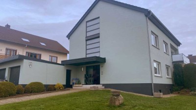 Schöne 3,5-Raum-Wohnung mit EBK und Balkon in Petersberg