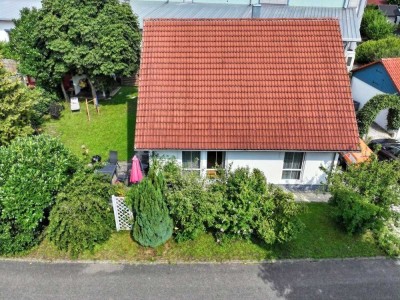 GROSSÜGIGES RAUMANGEBOT UND HERRLICHER GARTEN IN SEHR RUHIGER LAGE