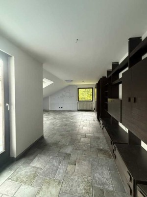 Charmantes 1-Zimmer-Appartement mit Dachterrasse in Unterreichenbach – frisch renoviert