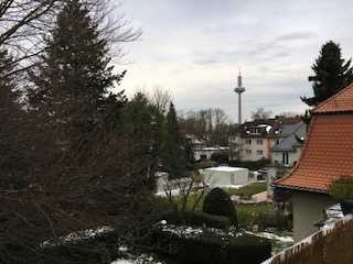 Schöne helle 2 Zimmer Wohnung im Grünen Dichterviertel mit Balkon