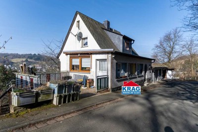 ++ KRAG Immobilien ++ idyllisch am Waldrand: mit Aussicht, Platz, Terrassen, Garagen, Wintergarten +