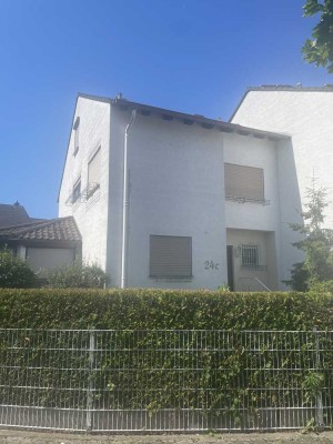 Geräumiges, gepflegtes 7-Zimmer-Reihenendhaus mit EBK in Hagenbach