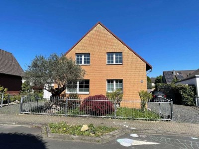 Provisionsfrei: Freistehendes Einfamilienhaus mit großzügigem Garten