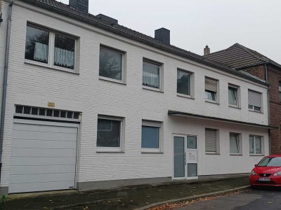 Geräumiges, preiswertes 9-Zimmer-Mehrfamilienhaus in Grevenbroich