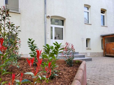 Bei Einzug mit neuen Türen! Großzügige 2-Raumwohnung mit Tageslichtbad