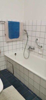 Ansprechende 3-Zimmer-Dachgeschosswohnung (ohne Schräge) mit Balkon in Niefern-Öschelbronn