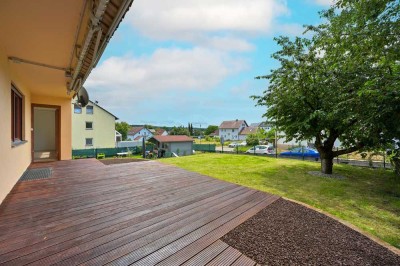 Attraktive 4-Zimmer-Erdgeschosswohnung mit großer Terrasse und Garten im idyllischen Aresing