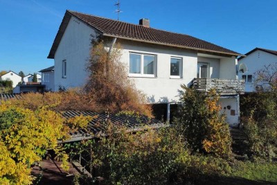 Großes Einfamilienhaus in Dingolfing 
renovierungsbedürftig