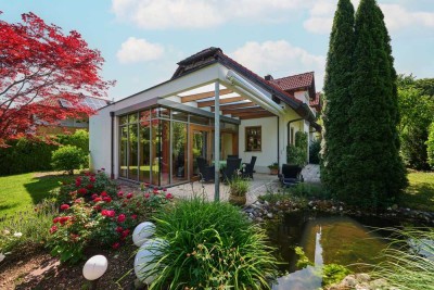 Gepflegte Doppelhaushälfte mit Wintergarten und idyllischem Garten