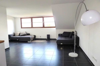 Excl. ausgestattete, renovierte 2 1/2-Zimmerwohnung mit Balkon in schöner Lage
