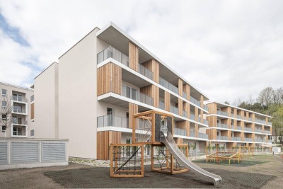 Wohnen im Steingötterhof! 2 Zimmer mit großem Balkon.