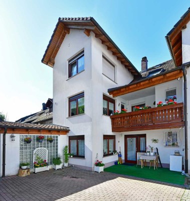 Zweifamilien-Reihenmittelhaus  mit Charme, Platz und Rückzugsidylle