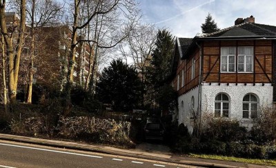 Fachwerkhaus mit großem Grundstück im Herzen Laurensbergs (Nähe Uni und Uniklinik)