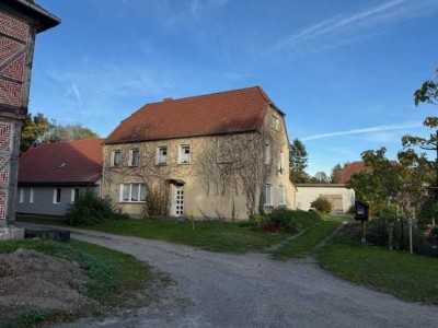 Modernisierungsbedürftiges  Einfamilienhaus in Dorflage