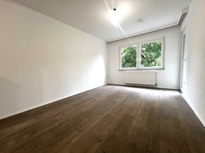 ++ SUPER GEMÜTLICHE WOHNUNG MIT BALKON UND EINBAUKÜCHE IM GRÜNEN ++