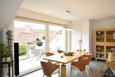 Dachterrassen-Traum mit eigenem Garten + 3TG-Plätzen + Hobbyraum im Keller + ausgebautem Dachspitz