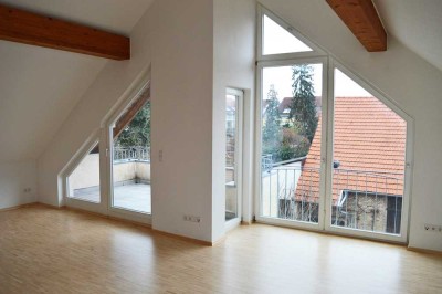 Komfortable 3-Zimmer-DG-Wohnung mit Einbauküche, Balkon und eigenem Garten