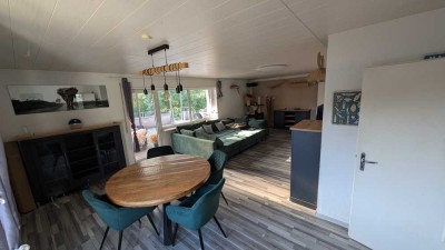 Moderene 4 ZKB, freist. ZFH, Küche, Terrasse, Pool,- Gartenmitbenutzung, Stellplatz