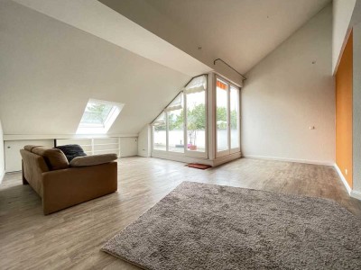 Hofheim-Lorsbach - Gemütliche 4-Zimmer-Maisonette-Wohnung mit 2 Balkonen und 2 TG-Stellplätzen!