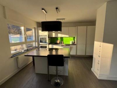 Geräumiges, preiswertes und vollst. renoviertes 7-Zimmer-Einfamilienhaus mit geh. Innenausstattung