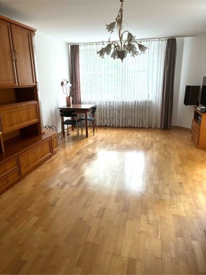 Gepflegte, teilmöblierte 4,5-Zimmer Wohnung  im Arabellapark in München/Bogenhausen