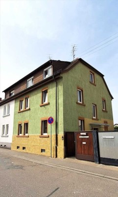 Mehrfamilienhaus mit 4 Wohnungen und schönen kleinen Garten