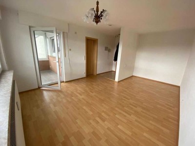 Stilvolle, gepflegte 1-Zimmer-Wohnung mit Balkon und EBK in Sachsenheim