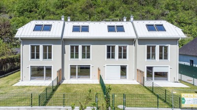 Modernes Reihenhaus direkt am Helenental-Radweg! Erstbezug!