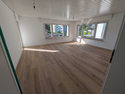 2 Zi.-OG Wohnung (Erstbezeug) mit Wintergarten, Terasse und Balkon
