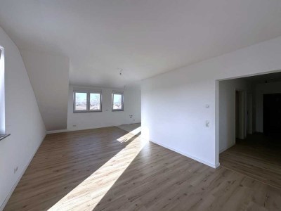 Exklusive Dachgeschosswohnung mit Aufzug, zwei Balkonen und moderner Ausstattung