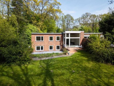 Aufwendig sanierter Endbungalow mit 5 Zimmern in familienfreundlicher  Lage