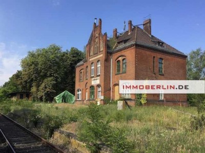 IMMOBERLIN.DE - Historischer Bahnhof mit Nebengebäude & großartigem Potenzial für Wohnen & Arbeiten