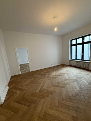 Kernsanierte 2,5-Zimmer Wohnung mit Balkon im 2. OG
