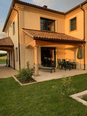 Schöne Maisonette Wohnung mit EBK + Terrasse / Gartenteil in Geisenfeld - vollmöbliert & befristet