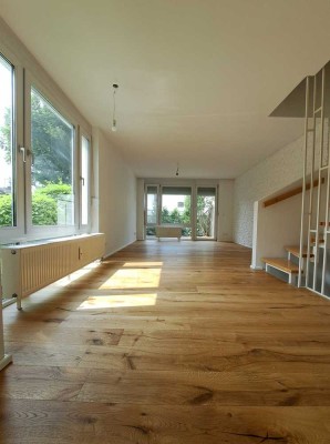 Haus-im-Haus Wohnung auf drei Etagen, frisch renoviert und provisionsfrei!