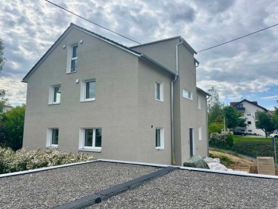 Erstbezug Effizienshaus: Geschmackvolle 4-Zimmer-EG-Wohnung mit gehobener Innenausstattung