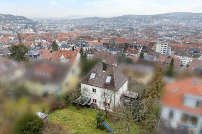 Einfamilienhaus mit Panoramablick über Stuttgart am Killesberg in Halbhöhenlage