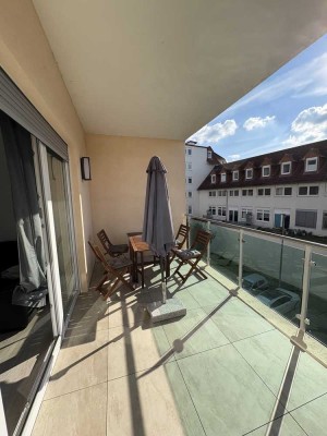 Schönes 1-Zimmer Apartment mit großem Balkon und Einbauküche